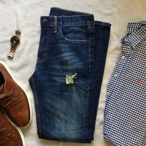 Levi’s Distressed Men’s Jean